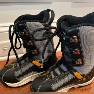 Morrow Slick snowboard boots size 3 big kids
